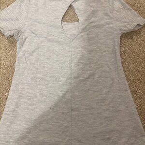 grey athletic short-sleeve shirt